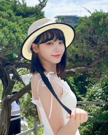 Chaewon; lesserafim